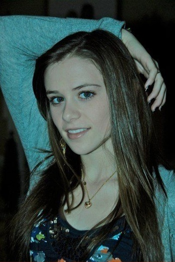 njgcq29bzbdf92zg-vert - caitlin beadles