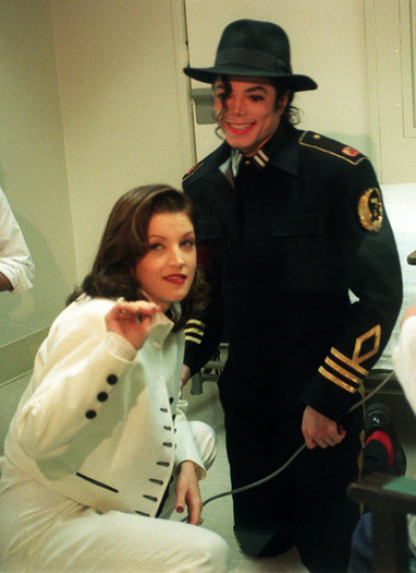 8661396_550x550_mb_art_R0 - Michael Jackson shi Lisa-Marie Presley