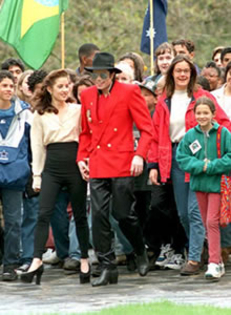 17014981-17014985-large - Michael Jackson shi Lisa-Marie Presley