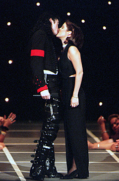 AFPGetty%20Images_lisa_marie_mj_kiss