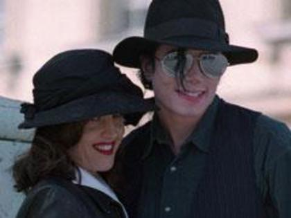 michaelspl109726_007 - Michael Jackson shi Lisa-Marie Presley