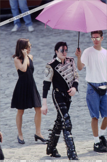 Michael-with-Lisa-Marie-Presley-michael-jackson-7127207-792-1200 - Michael Jackson shi Lisa-Marie Presley