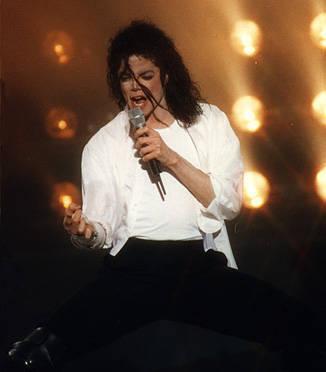 Copy of SOVGTDGVNFHJKGSREDW[1] - Michael Jackson in concerte