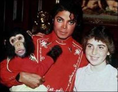 HPMMTLRTLJMLJYCMGJE - Michael Jackson shi animalele sale