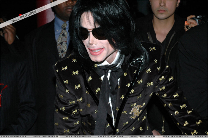 006 - Michael Jackson In Costum Cu Bulinutze