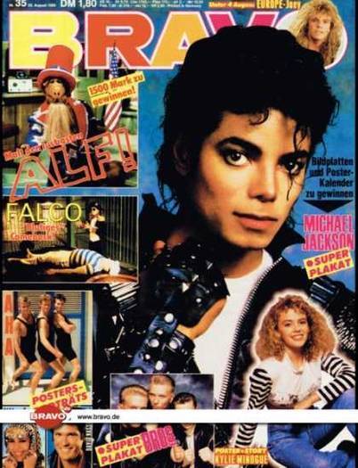 TWYULHAUBEMRCDWIECN - Michael Jackson In Reviste