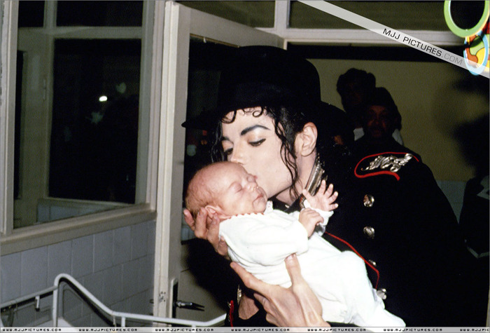 juioujo] - Michael Jackson Printre Copii