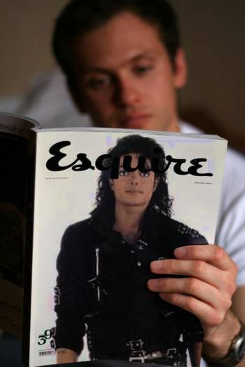 YGEKTUPADUIDLVCULNW - Michael Jackson-Poze Modificate
