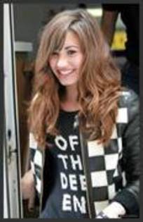 MTAGRUNAPFMCFRYAZLG - Demi Lovato