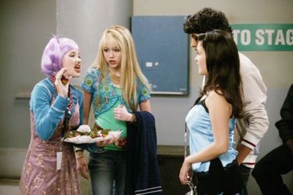 normal_HM1x05_16 - Hannah Montana 1 Its my party And Ill Life If I Want To-00