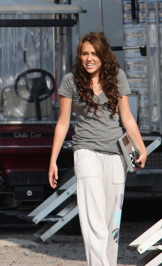 miley-cyrus-the-last-song-movie - the last song -miley cyrus