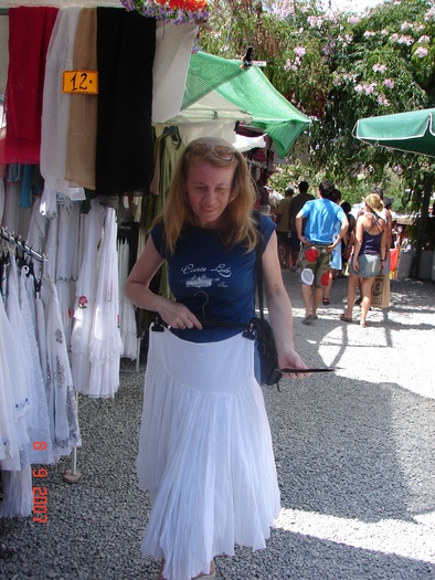 DSC04613; In bazarul hippiotilor
