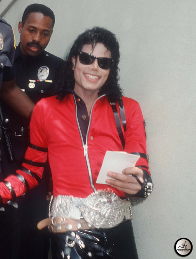 MJ-sexy-michael-jackson-7155573-800-1055 - Un Adult Zambeste