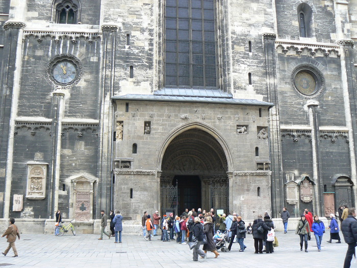 P1030430; Intrarea catedralei
