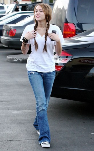 miley-cyrus_COM-la2009jan10-justingaston-mandyjiroux-104