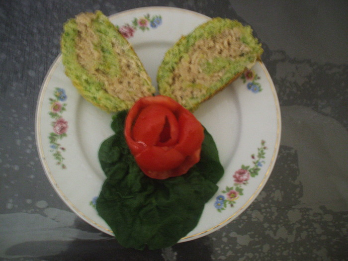 rulada cu brocoli si piept de pui