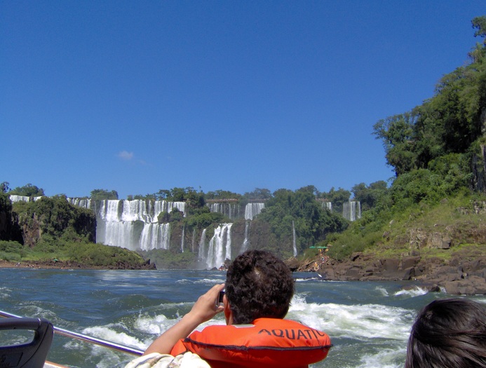 plimbare pe lacul Iguazu