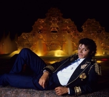 Sexy-in-Firelight-michael-jackson-8888107-350-310