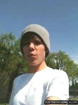 Justin-Bieber-in-Tokyo%2C-Japan%5Bwww_savevid_com%5D_mp4_000003269 - 0_0 Tokyo Japan - Ya Dig 0_0