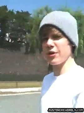 Justin-Bieber-in-Tokyo%2C-Japan%5Bwww_savevid_com%5D_mp4_000023323