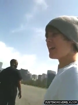 Justin-Bieber-in-Tokyo%2C-Japan%5Bwww_savevid_com%5D_mp4_000024557 - 0_0 Tokyo Japan - Ya Dig 0_0