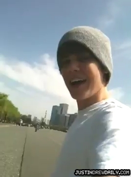 Justin-Bieber-in-Tokyo%2C-Japan%5Bwww_savevid_com%5D_mp4_000025792