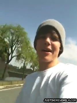 Justin-Bieber-in-Tokyo%2C-Japan%5Bwww_savevid_com%5D_mp4_000026326