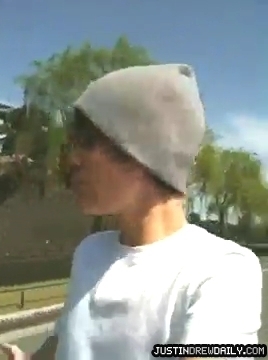 Justin-Bieber-in-Tokyo%2C-Japan%5Bwww_savevid_com%5D_mp4_000028928