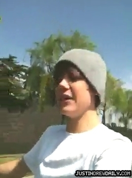 Justin-Bieber-in-Tokyo%2C-Japan%5Bwww_savevid_com%5D_mp4_000029462