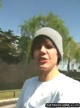 Justin-Bieber-in-Tokyo%2C-Japan%5Bwww_savevid_com%5D_mp4_000029629