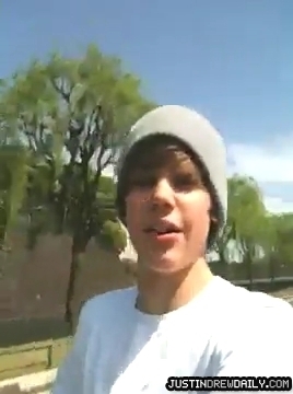 Justin-Bieber-in-Tokyo%2C-Japan%5Bwww_savevid_com%5D_mp4_000030163