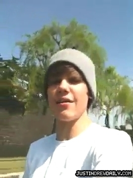 Justin-Bieber-in-Tokyo%2C-Japan%5Bwww_savevid_com%5D_mp4_000030830