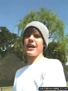 Justin-Bieber-in-Tokyo%2C-Japan%5Bwww_savevid_com%5D_mp4_000032132