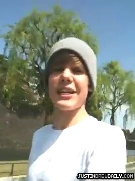 Justin-Bieber-in-Tokyo%2C-Japan%5Bwww_savevid_com%5D_mp4_000032599
