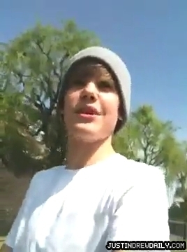 Justin-Bieber-in-Tokyo%2C-Japan%5Bwww_savevid_com%5D_mp4_000032899