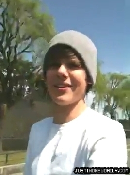 Justin-Bieber-in-Tokyo%2C-Japan%5Bwww_savevid_com%5D_mp4_000034134 - 0_0 Tokyo Japan - Ya Dig 0_0