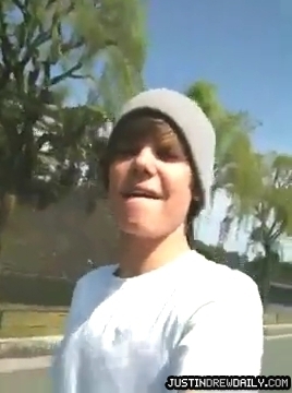 Justin-Bieber-in-Tokyo%2C-Japan%5Bwww_savevid_com%5D_mp4_000034768