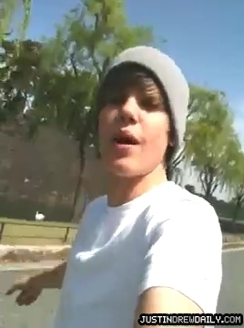 Justin-Bieber-in-Tokyo%2C-Japan%5Bwww_savevid_com%5D_mp4_000037837