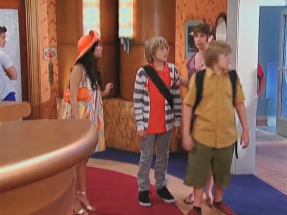 bscap0243 - The suite life on Deck Episode 01