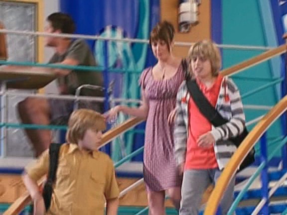 bscap0389 - The suite life on Deck Episode 01