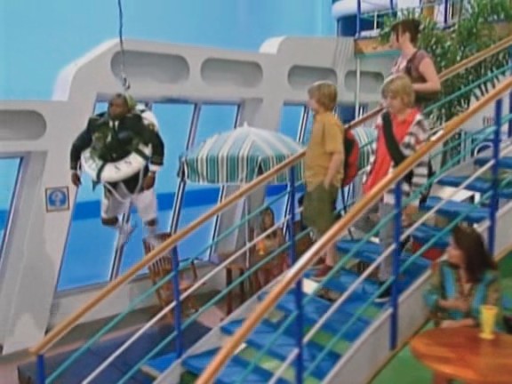 bscap0402 - The suite life on Deck Episode 01