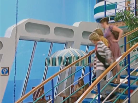bscap0425 - The suite life on Deck Episode 01
