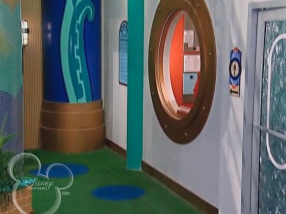 bscap0595 - The suite life on Deck Episode 01