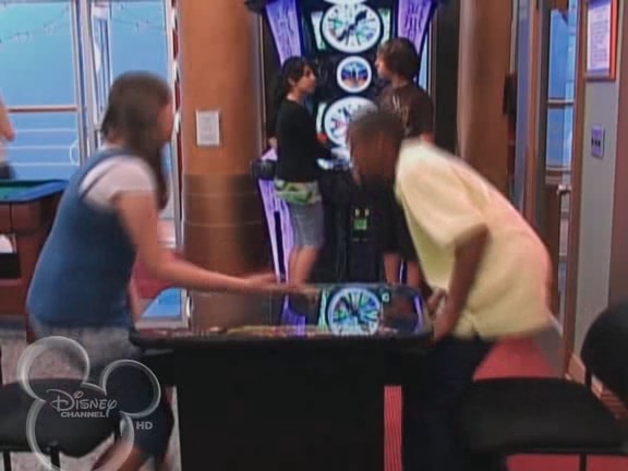 bscap1634 - The suite life on Deck Episode 01