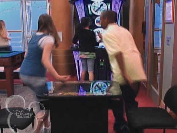 bscap1635 - The suite life on Deck Episode 01