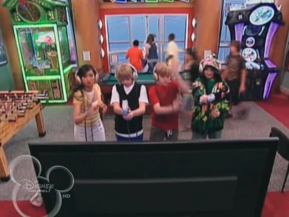 bscap1639 - The suite life on Deck Episode 01