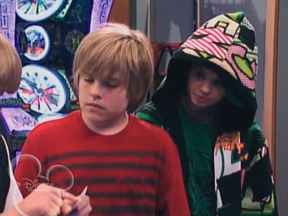 bscap1659 - The suite life on Deck Episode 01