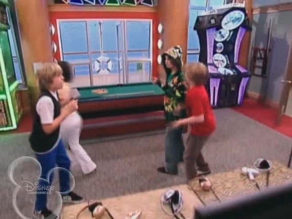 bscap1672 - The suite life on Deck Episode 01