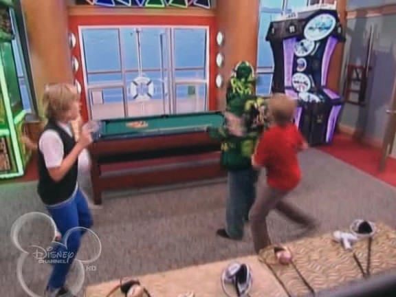 bscap1673 - The suite life on Deck Episode 01
