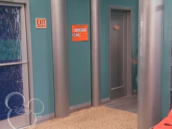 bscap1677 - The suite life on Deck Episode 01